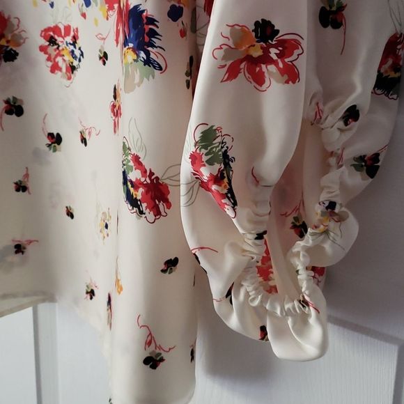 FRANCESCA'S COLLECTION floral blouse - Picture 4 of 8